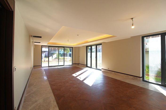 Image No.10-4 Bed Apartment for sale