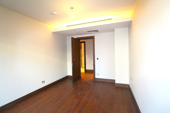 Image No.30-7 Bed Apartment for sale