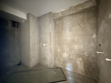Interior 8