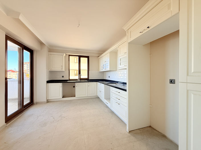 Image No.10-4 Bed Apartment for sale