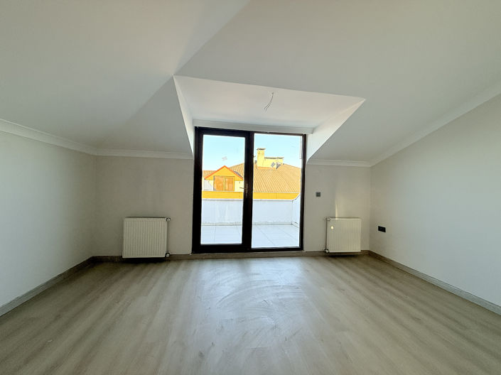 Image No.20-5 Bed Apartment for sale