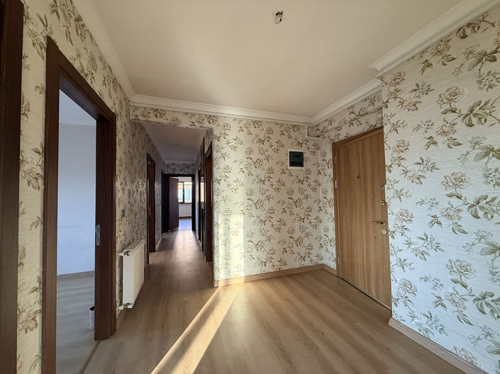 Image No.21-5 Bed Apartment for sale