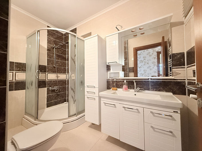 Image No.22-5 Bed Apartment for sale