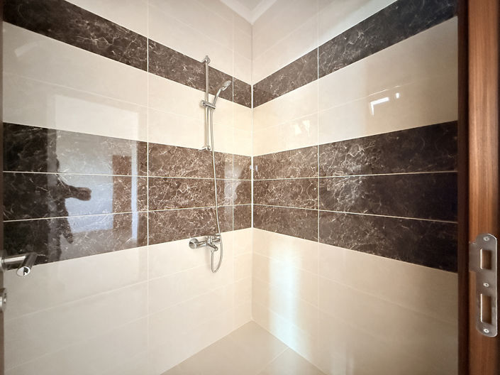 Image No.27-5 Bed Apartment for sale