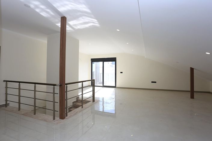 Image No.20-5 Bed Apartment for sale