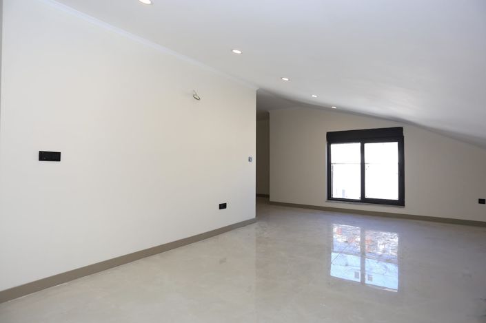 Image No.28-5 Bed Apartment for sale