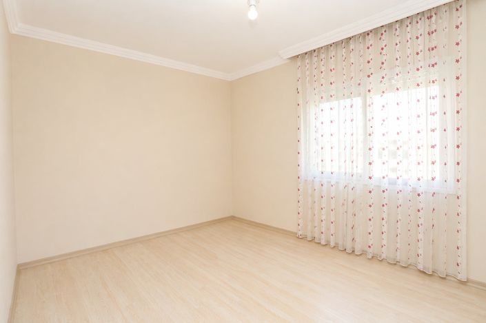 Image No.12-7 Bed Apartment for sale