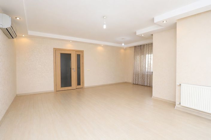 Image No.8-7 Bed Apartment for sale