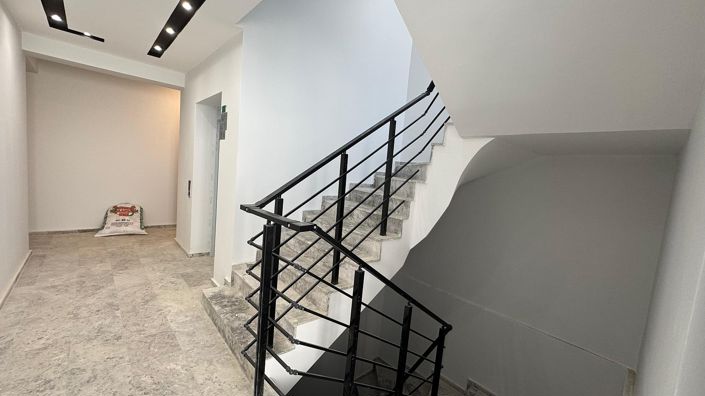 Image No.10-3 Bed Apartment for sale