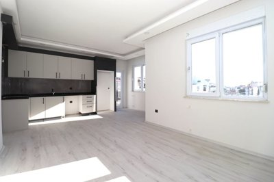 Interior 8