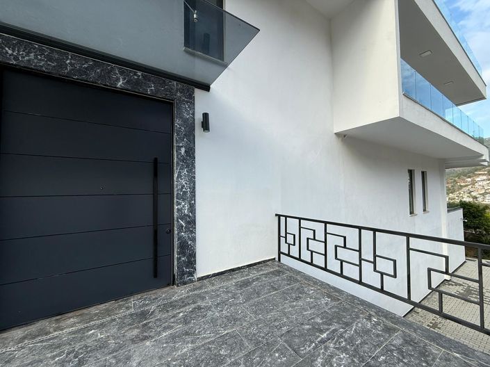 Image No.12-6 Bed House/Villa for sale