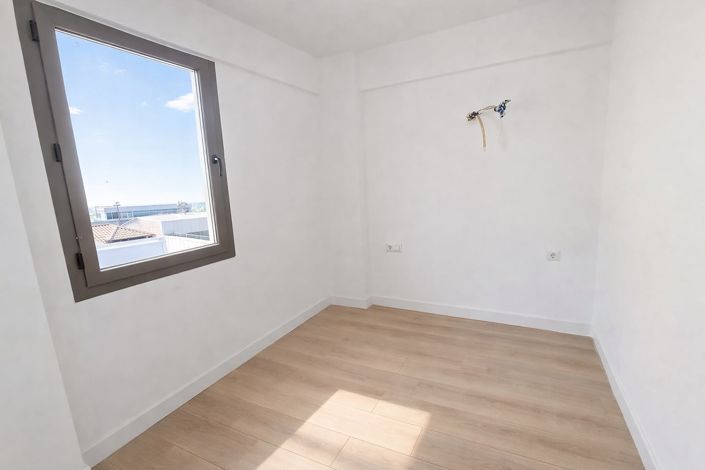 Image No.18-2 Bed Apartment for sale