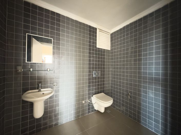 Image No.12-4 Bed Apartment for sale