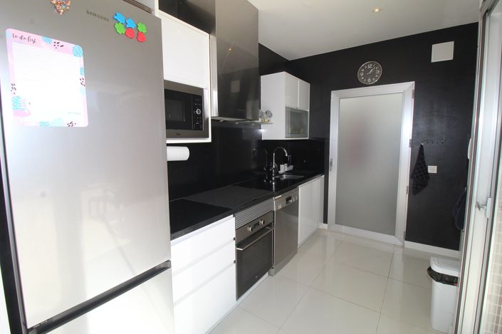 Image No.18-3 Bed Apartment for sale