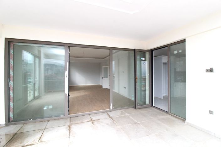 Image No.14-5 Bed Apartment for sale