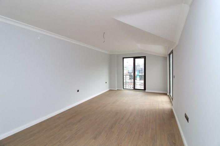 Image No.19-5 Bed Apartment for sale