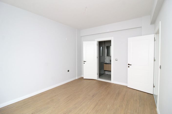 Image No.20-5 Bed Apartment for sale