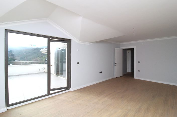 Image No.24-5 Bed Apartment for sale