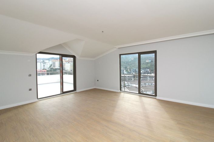 Image No.25-5 Bed Apartment for sale