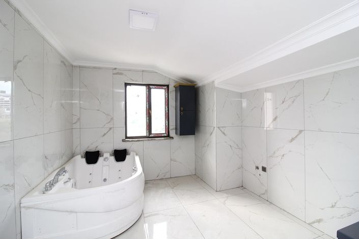 Image No.32-5 Bed Apartment for sale