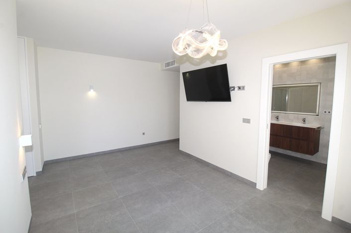 Image No.30-5 Bed House/Villa for sale