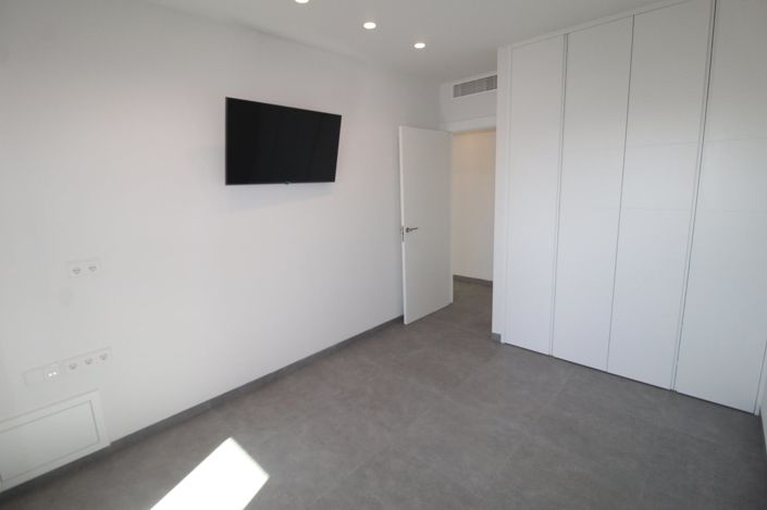 Image No.33-5 Bed House/Villa for sale