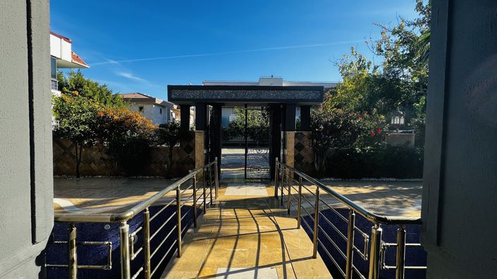 Image No.5-6 Bed House/Villa for sale