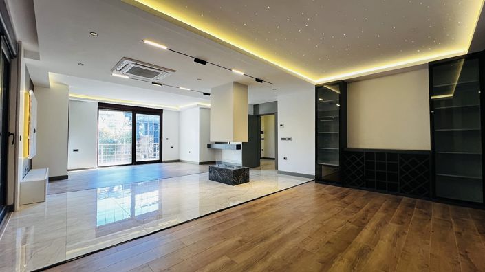 Image No.8-6 Bed House/Villa for sale