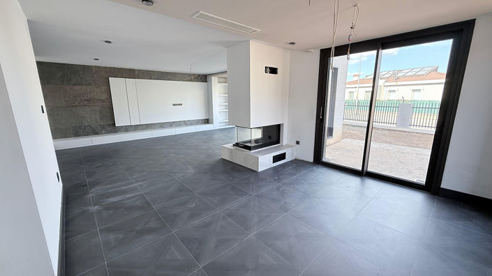Image No.5-6 Bed House/Villa for sale