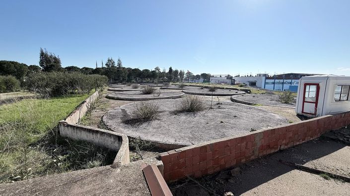 Image No.14-15 Bed Commercial for sale