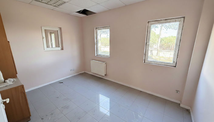 Image No.20-15 Bed Commercial for sale