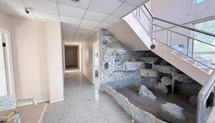 Image No.21-15 Bed Commercial for sale