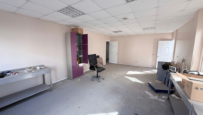 Image No.27-15 Bed Commercial for sale