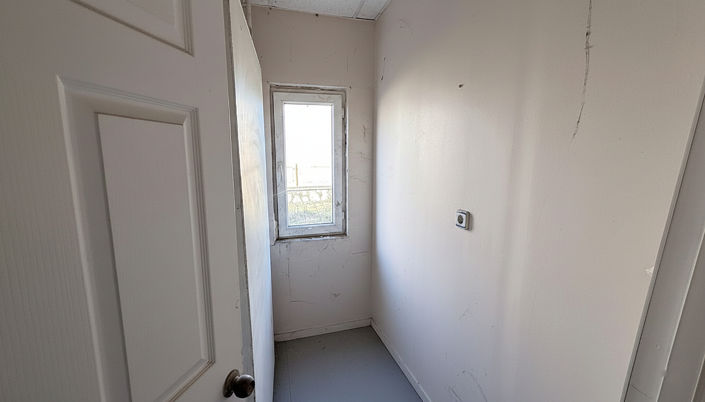 Image No.28-15 Bed Commercial for sale