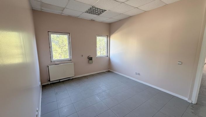 Image No.33-15 Bed Commercial for sale