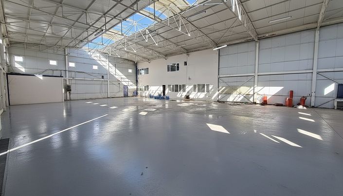 Image No.36-15 Bed Commercial for sale