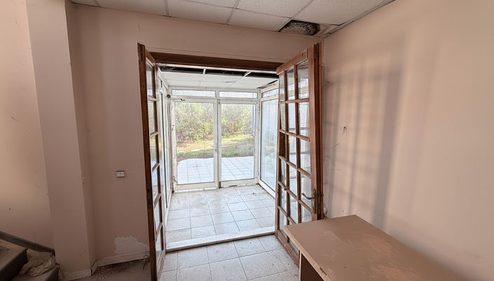 Image No.41-15 Bed Commercial for sale