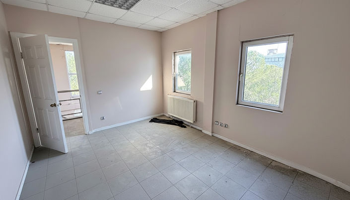 Image No.44-15 Bed Commercial for sale