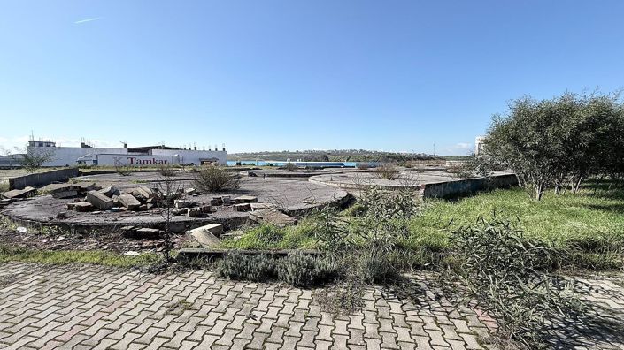 Image No.7-15 Bed Commercial for sale