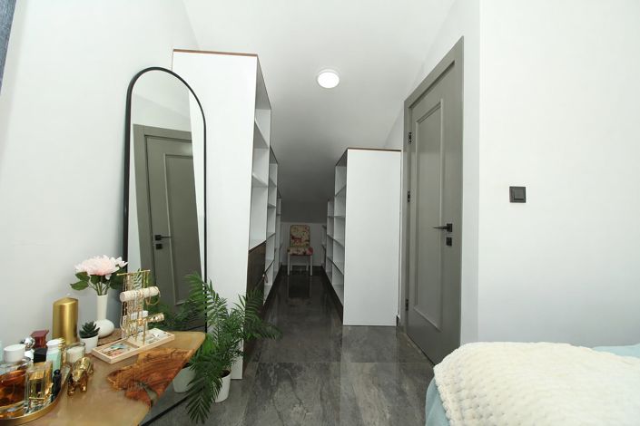 Image No.19-4 Bed Apartment for sale