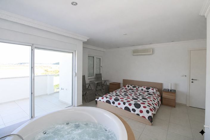 Image No.18-4 Bed House/Villa for sale