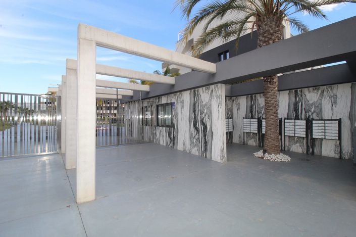 Image No.10-3 Bed Apartment for sale