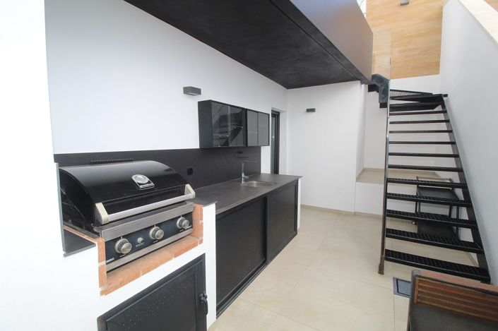 Image No.9-3 Bed Apartment for sale