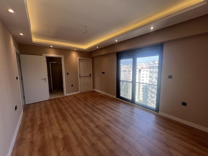 Image No.11-3 Bed Apartment for sale