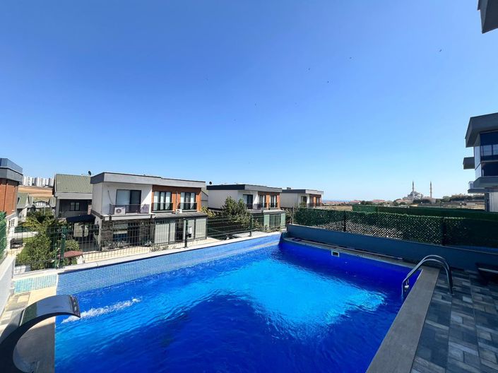 Image No.2-Maison / Villa de 4 chambres à vendre à Büyükçekmece