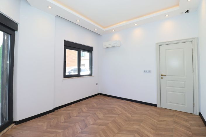 Image No.35-5 Bed House/Villa for sale