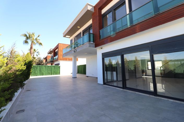 Image No.9-5 Bed House/Villa for sale