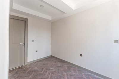 Interior 8