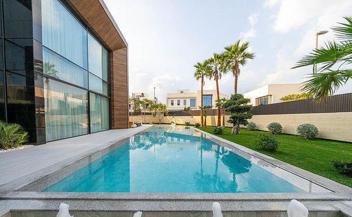 Image No.2-6 Bed House/Villa for sale