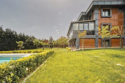Exterior 6